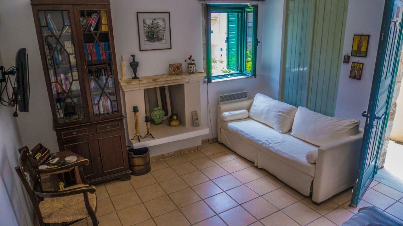 Sylvia'S Guest House Kavrokhorion Exterior photo